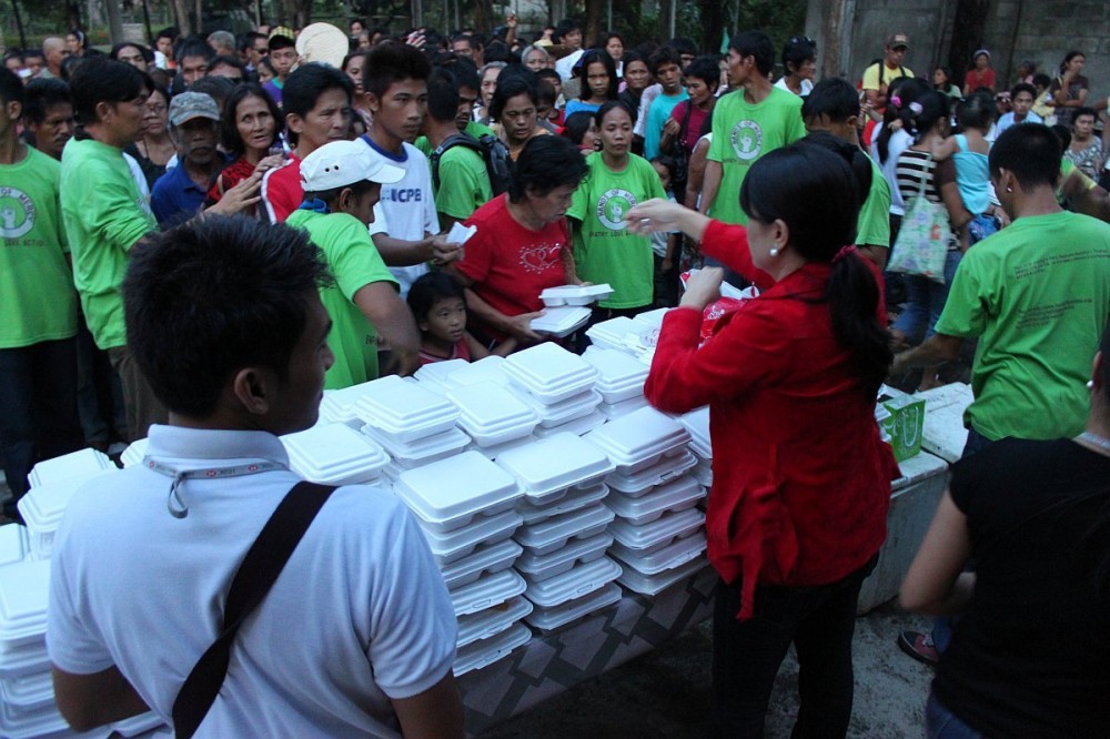 hands-of-mercy-christmas-feeding-program-cebu-philippines-0201
