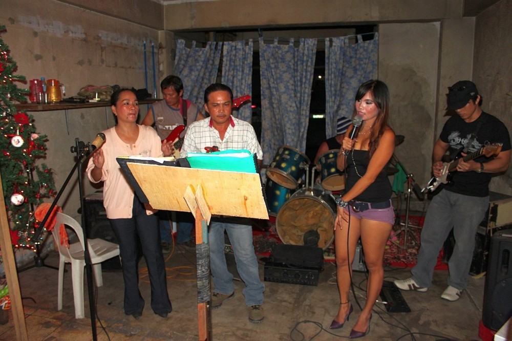 merlenes-eatery-live-band-cebu-nov-27-2010-072